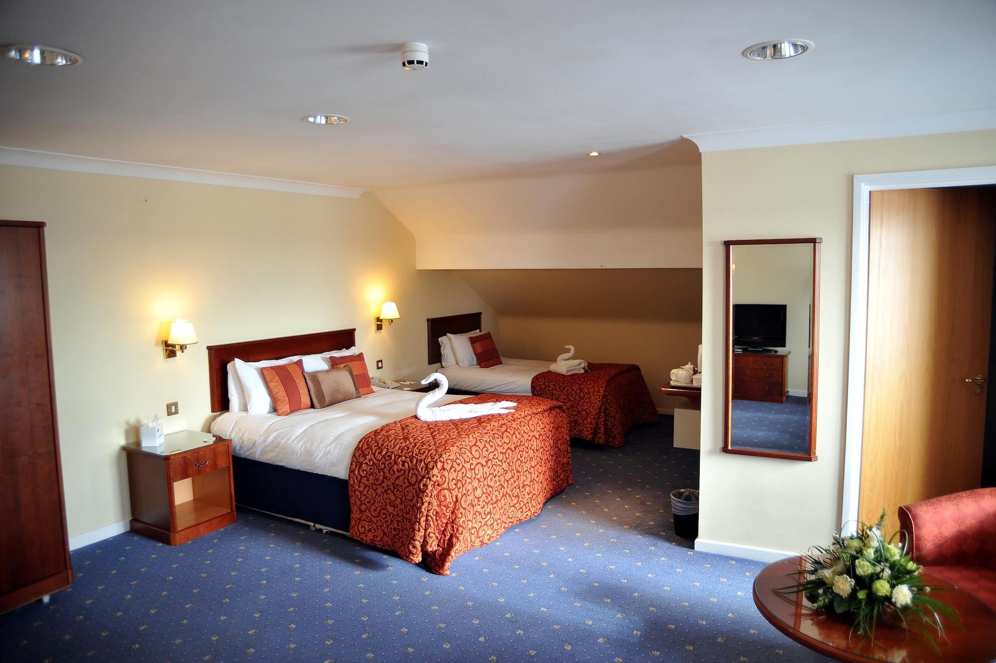Best Western Plus Bentley Hotel, Leisure Club&Spa Thorpe on the Hill  Exterior foto