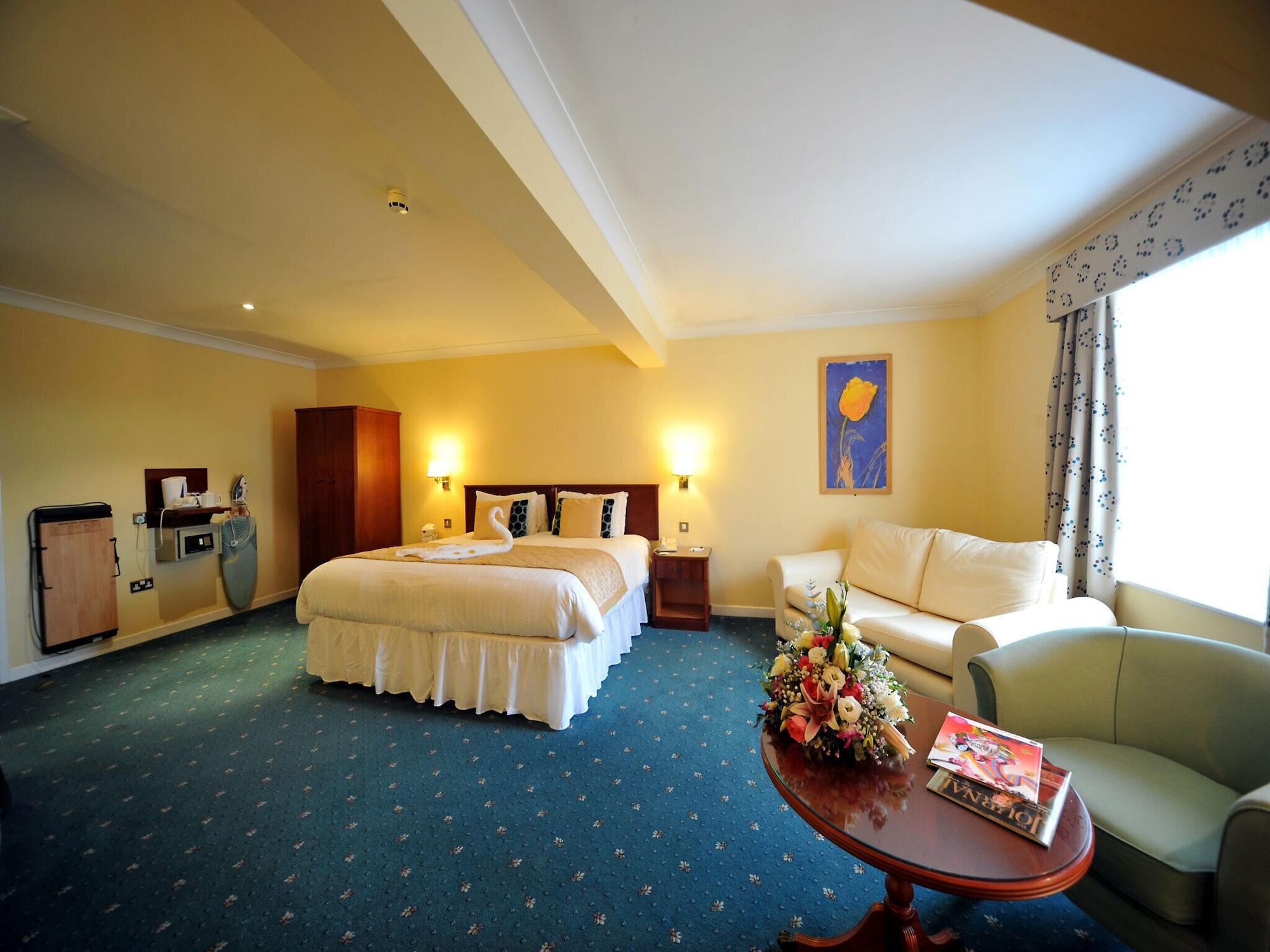 Best Western Plus Bentley Hotel, Leisure Club&Spa Thorpe on the Hill  Exterior foto