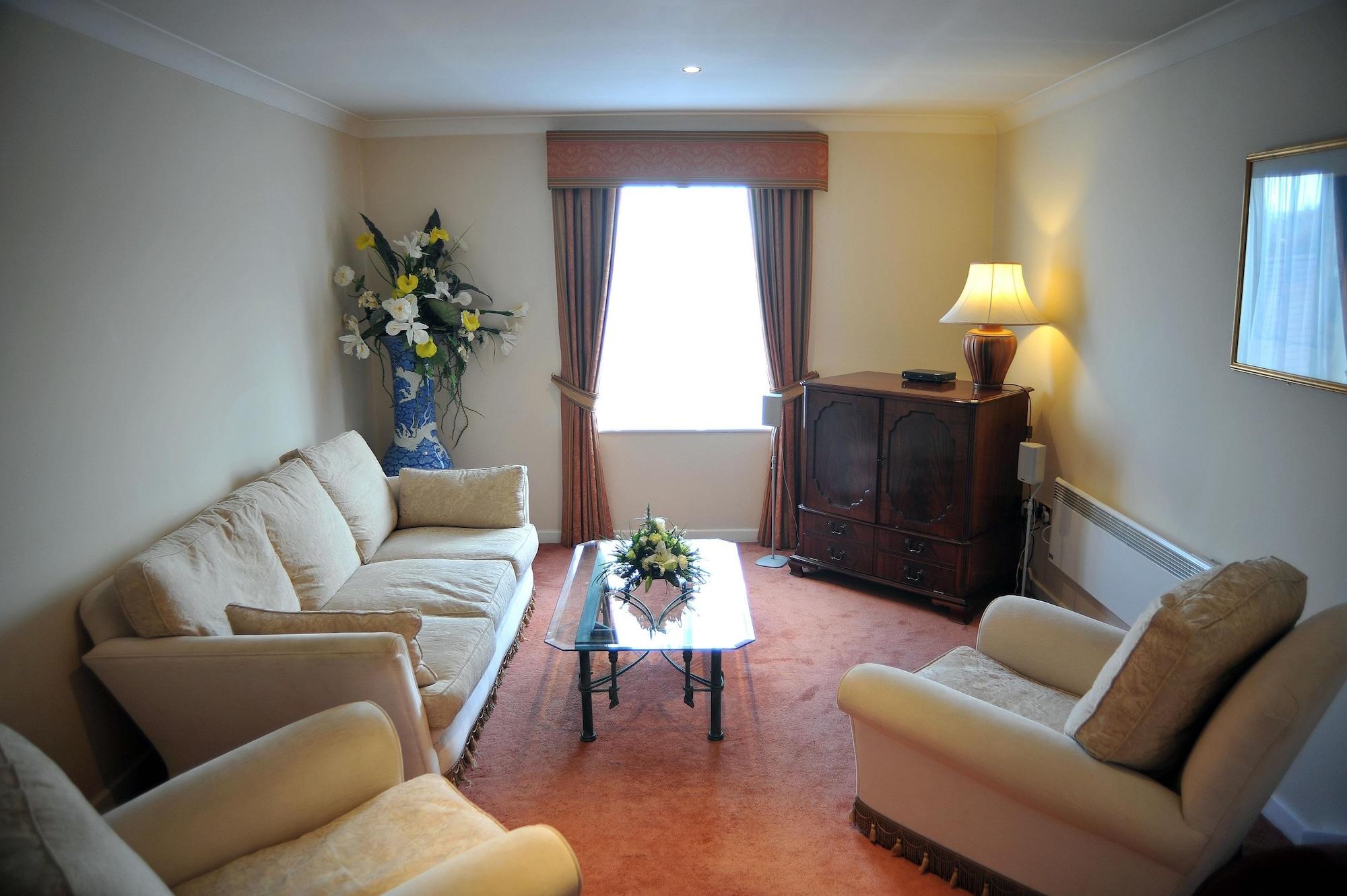 Best Western Plus Bentley Hotel, Leisure Club&Spa Thorpe on the Hill  Exterior foto