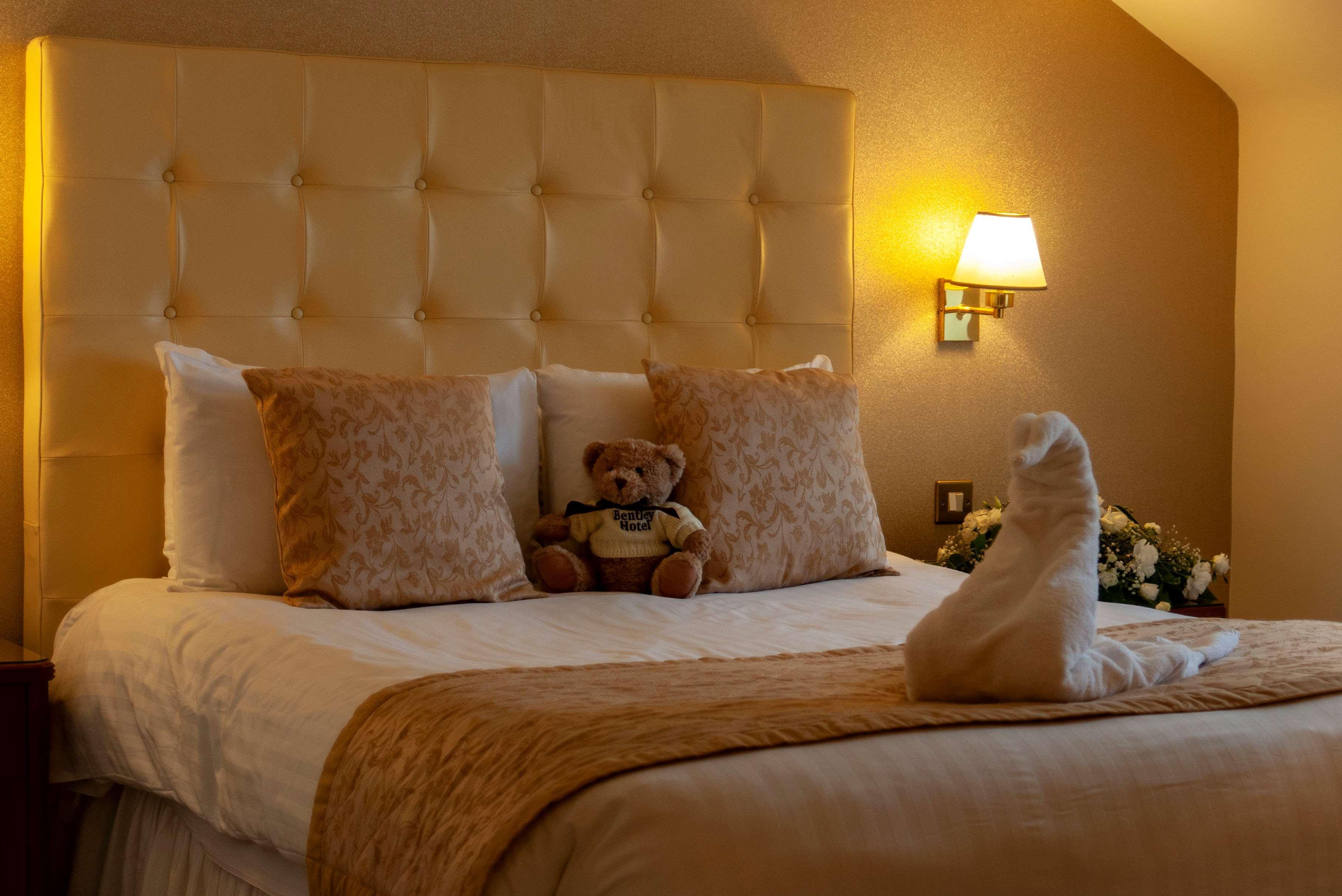 Best Western Plus Bentley Hotel, Leisure Club&Spa Thorpe on the Hill  Exterior foto