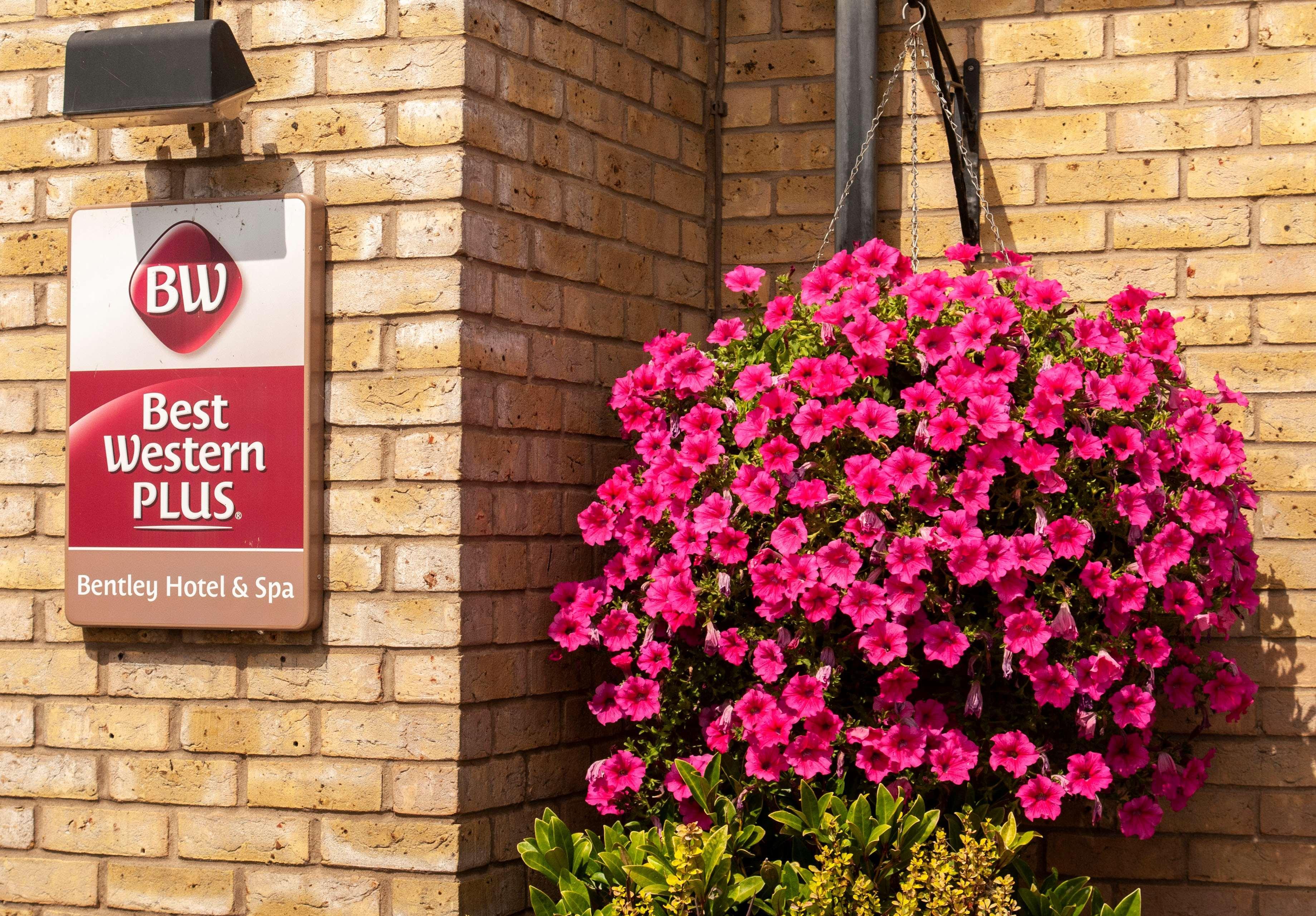 Best Western Plus Bentley Hotel, Leisure Club&Spa Thorpe on the Hill  Exterior foto