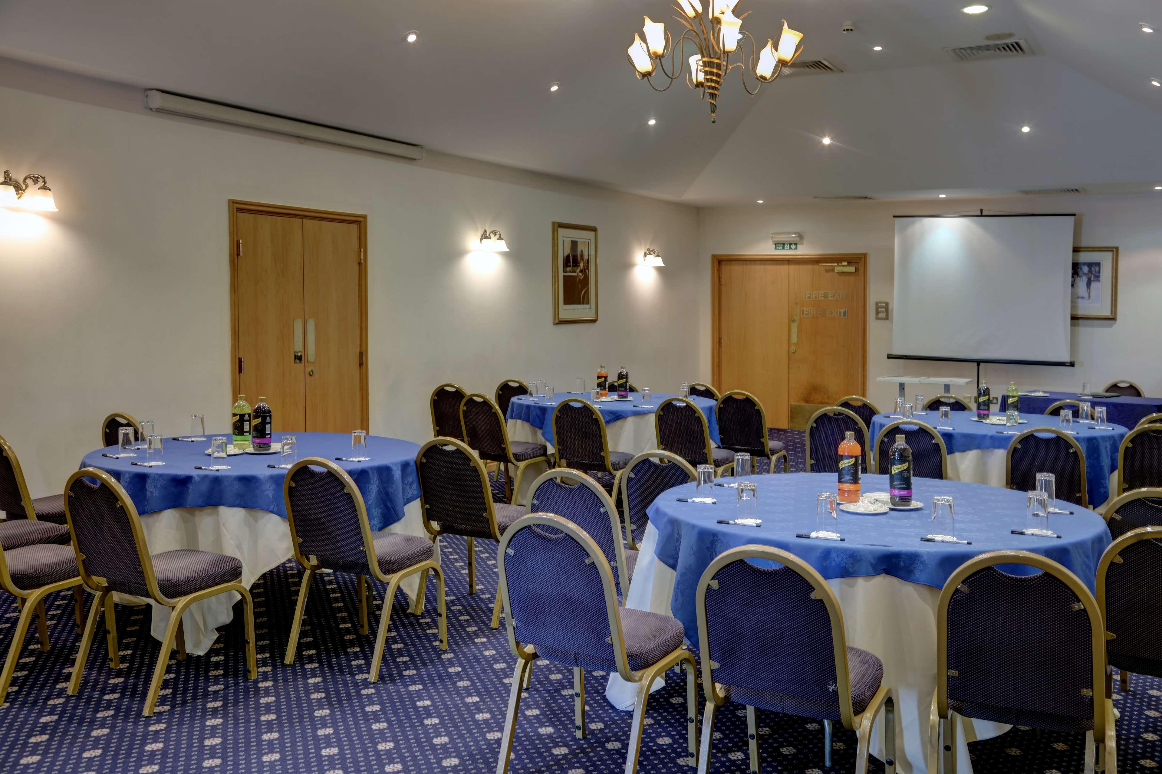 Best Western Plus Bentley Hotel, Leisure Club&Spa Thorpe on the Hill  Exterior foto