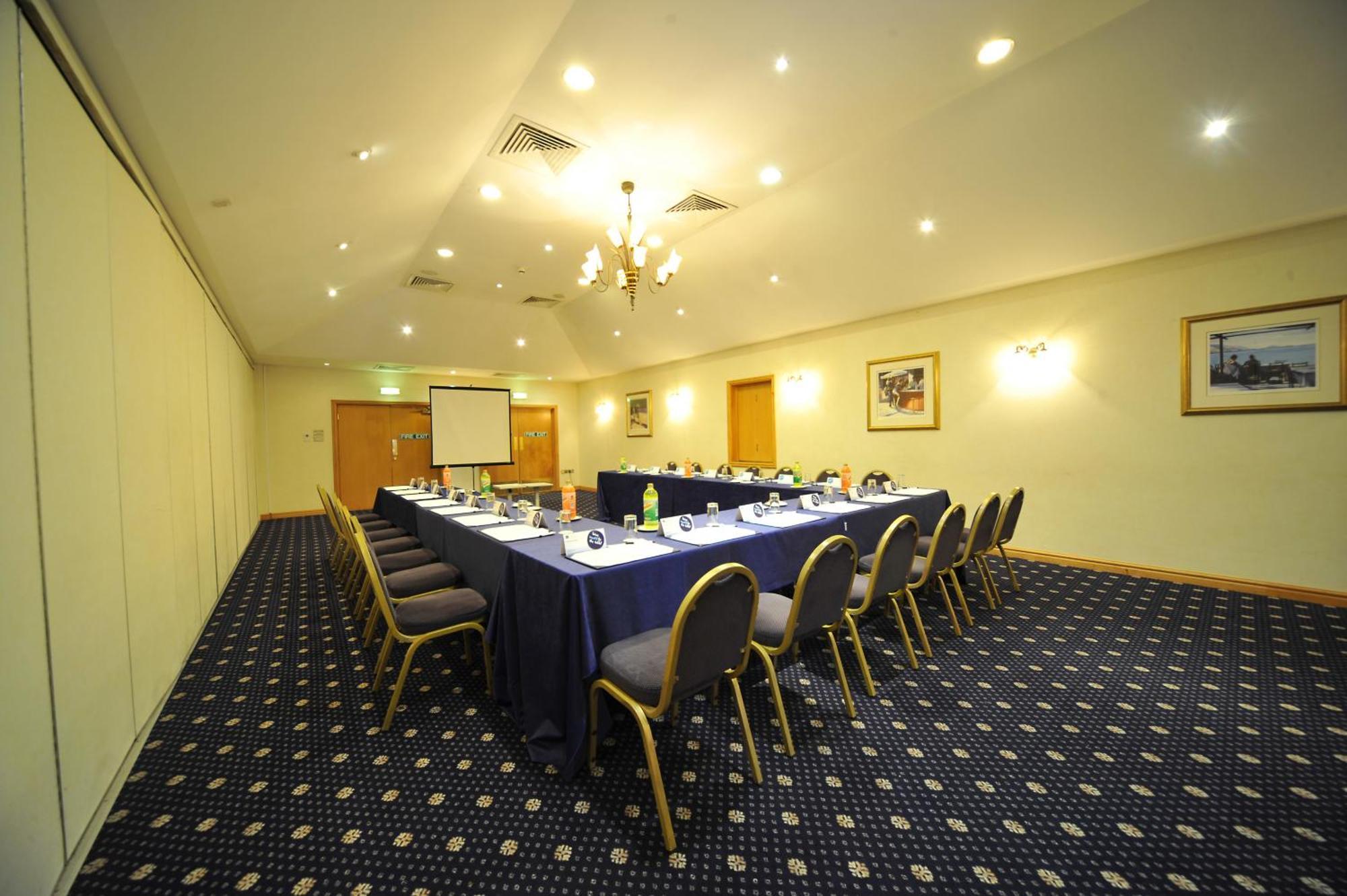 Best Western Plus Bentley Hotel, Leisure Club&Spa Thorpe on the Hill  Exterior foto
