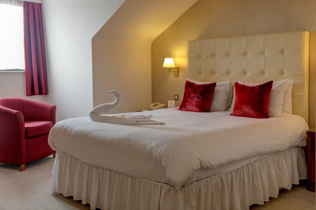 Best Western Plus Bentley Hotel, Leisure Club&Spa Thorpe on the Hill  Exterior foto